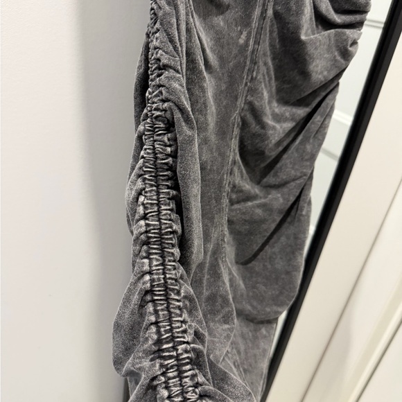 Gray Ruched Sleeveless Dress - Picture 2 of 3